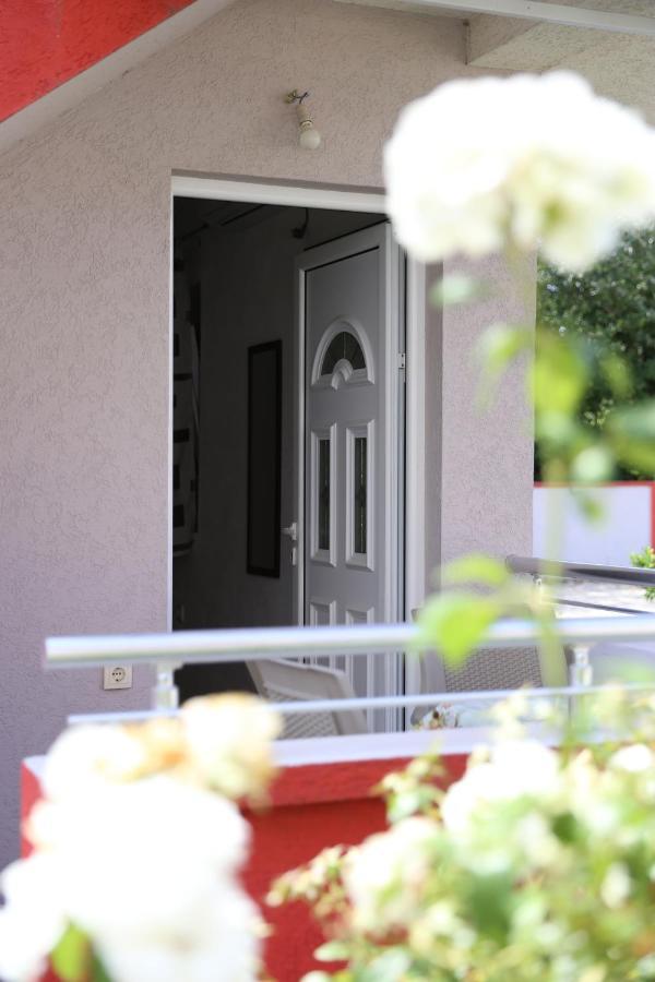 ウルツィニFriendly Houseアパートメント エクステリア 写真